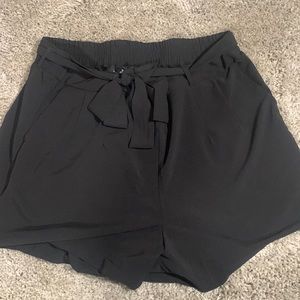 5 Inch Pull-On Stretch Crepe Mid-Rise Tie-Front Short